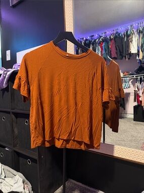 gimmicks by BKE Rust Orange Ruffle Sleeve Tee